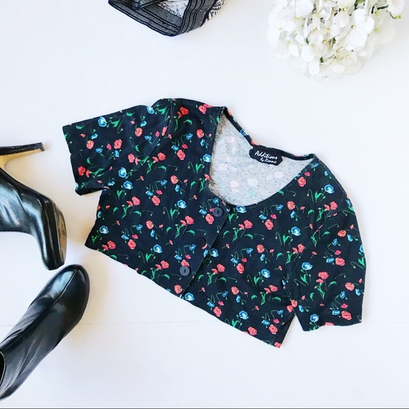 - 3/$20 Vintage 90s Floral Print crop top - Picture 2 of 5